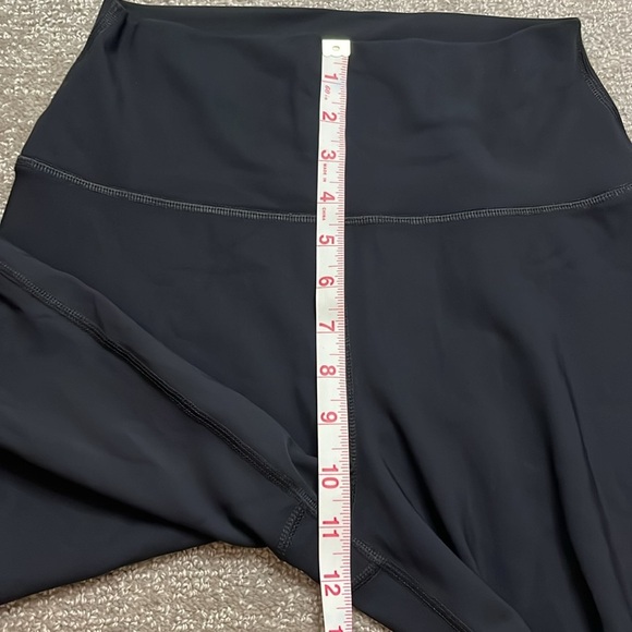 Alo Yoga Women’s Black Ripped Warrior Legging Size Small - Picture 6 of 9